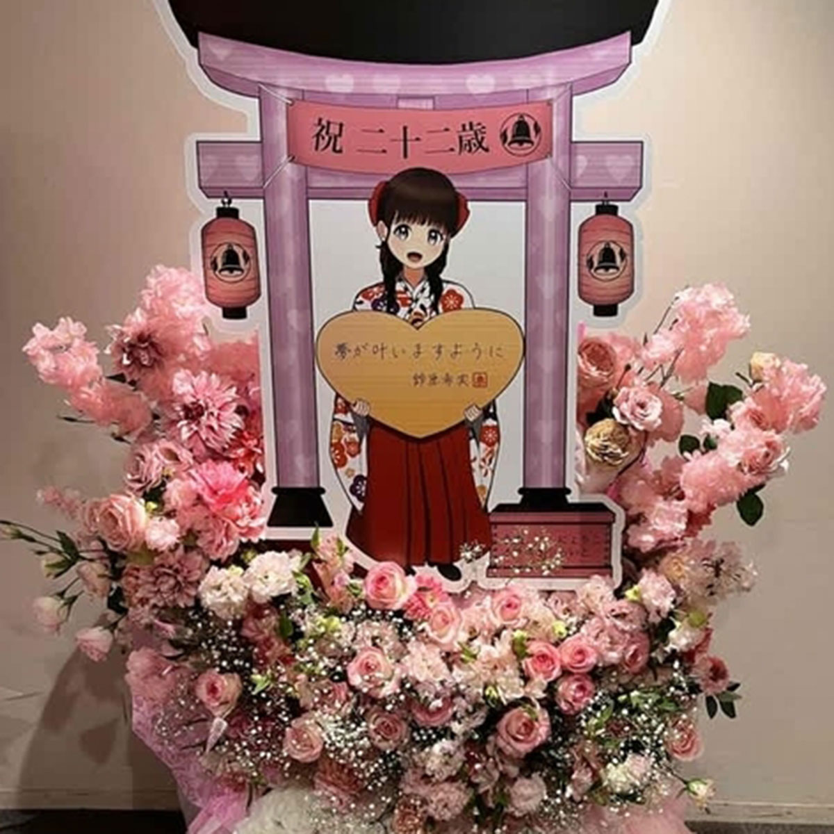 山野ホール　　パネルメインのフラワースタンド