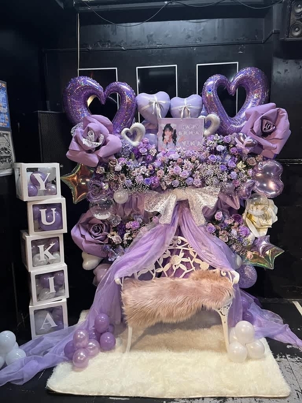 club asia 　紫メイン ベンチ付き3基連結スタンド花