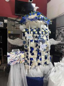 SHIBUYA REXにお届けした青×白のメリーゴーランド風フラスタ