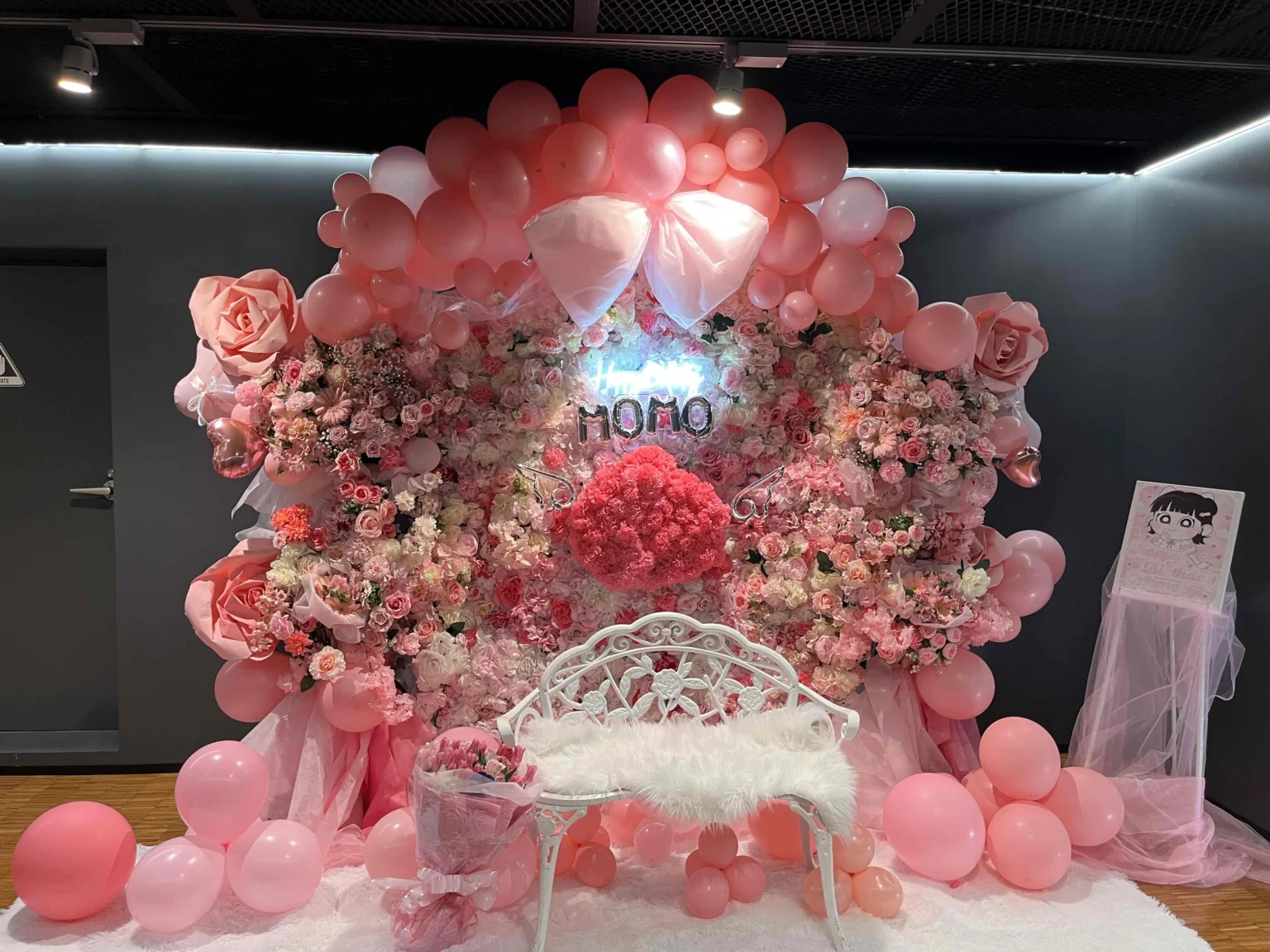 桃モチーフ 花壁 バルーンアーチ