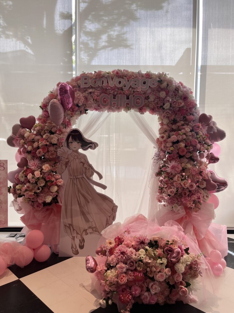 Kanadevia Hall（旧 TOKYO DOME CITY HALL）　ピンクのお花アーチ・フォトブース装飾