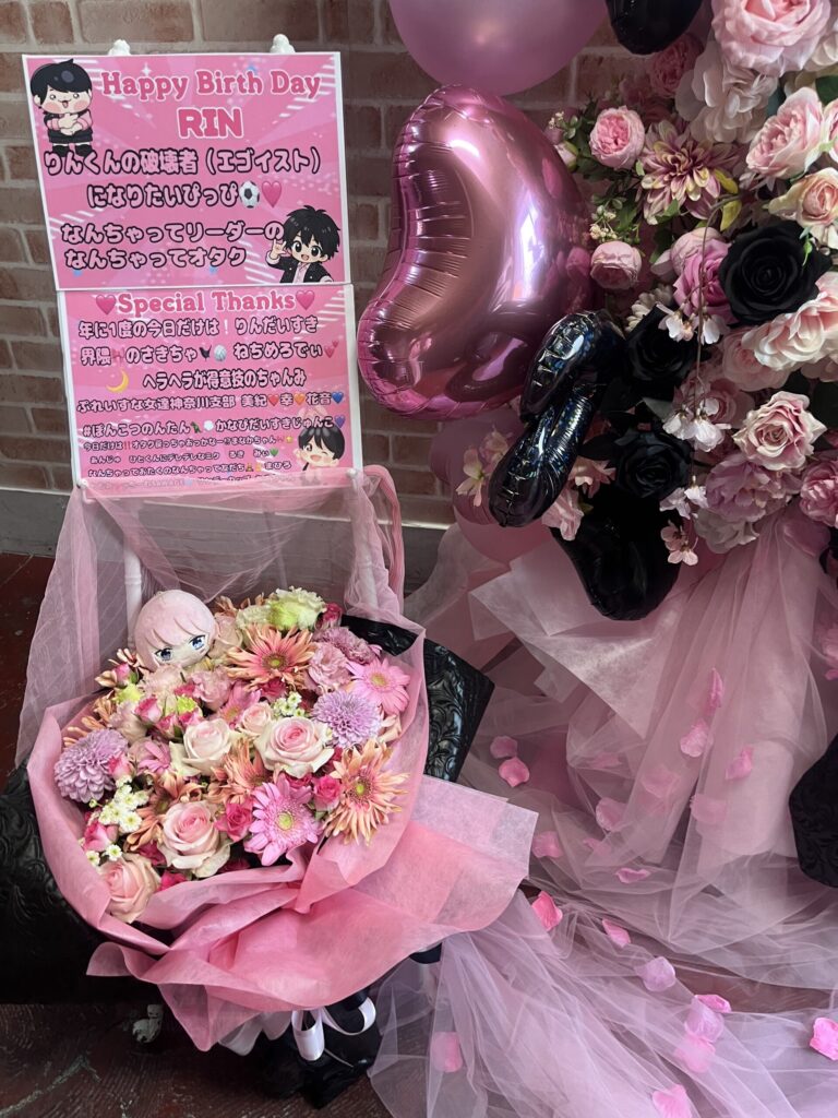 池袋リヴォイスにお届けしたピンク×ブラックの2基連結フラワースタンド
