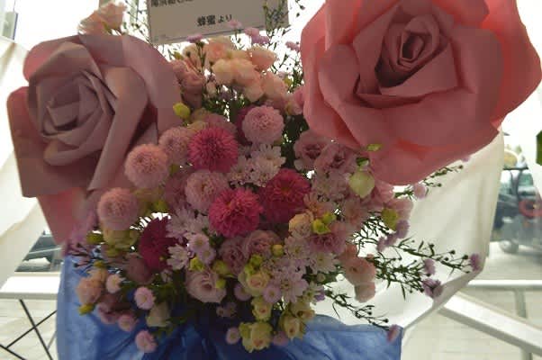 舞浜アンフィシアター ジャイアントペーパー 5基連結