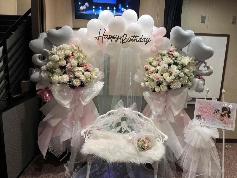 池袋Mixalive TOKYO（6F） シアターミクサ　白メイン　バルーンアーチ