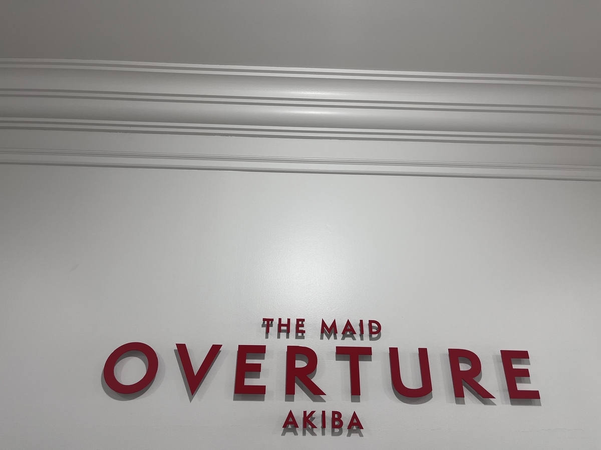 秋葉原OVERture｜白×ピンクのバルーンアーチ＆バルーンボックス