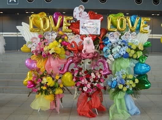 幕張メッセにお届けのバルーンスタンド花