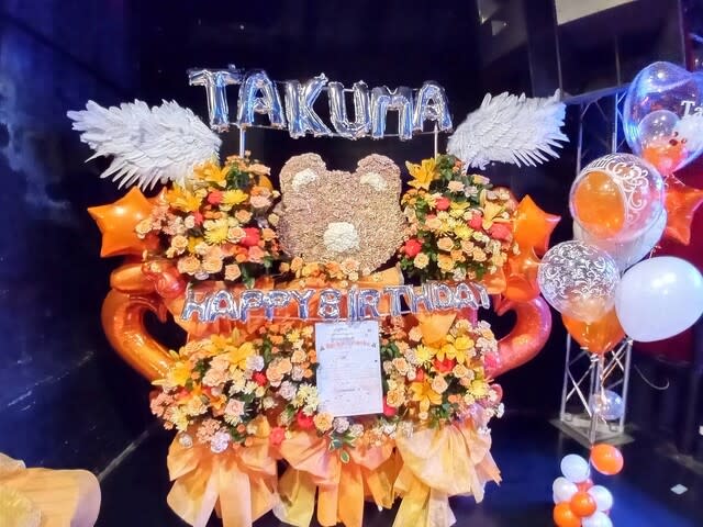 新宿ライブハウス　SHINJUKU WALLY　　クマの３基連結スタンド花