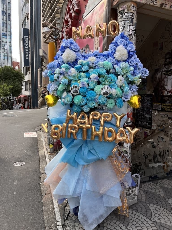 渋谷スターラウンジ　ネコ耳のフラワースタンド