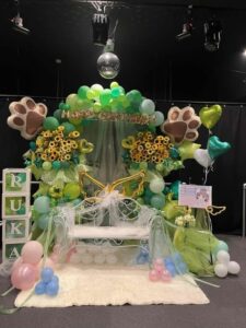 新宿Biske　バルーンアーチとひまわりキャスケード