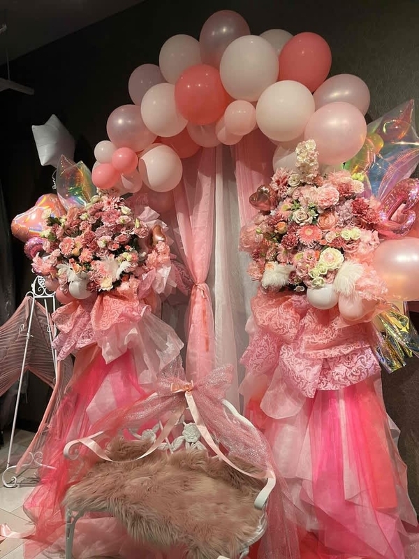 五反田G6　バルーンアーチ2基連結スタンド花