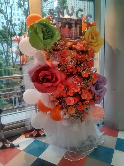 新宿 ReNY　ジャイアントペーパーのスタンド花