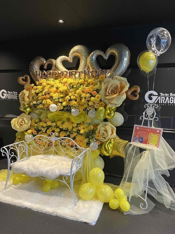 TwinBox AKIHABARA　３基連結スタンド　ベンチ付き