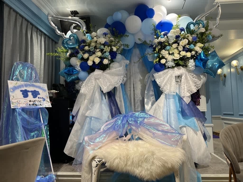 秋葉原OVERTUREにお届けのバルーンアーチ