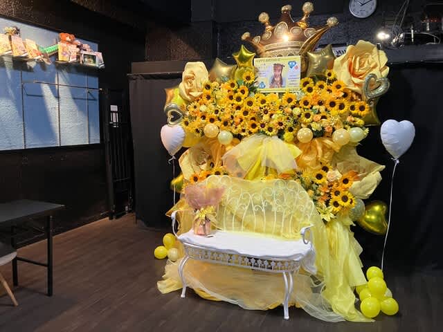 AOHARIUM TOKYO　ひまわりの3基連結　ベンチ付き