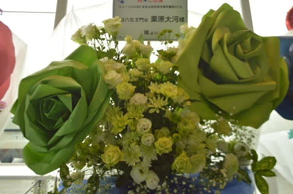 舞浜アンフィシアター ジャイアントペーパー 5基連結