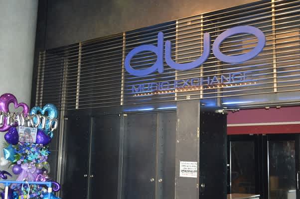 渋谷のライブハウス　duo MUSIC EXCHANGEにお届けのバルーンスタンド花