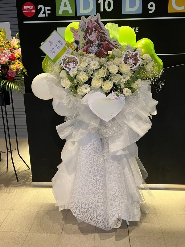 有明アリーナにお届けのイラストパネル付きフラスタ