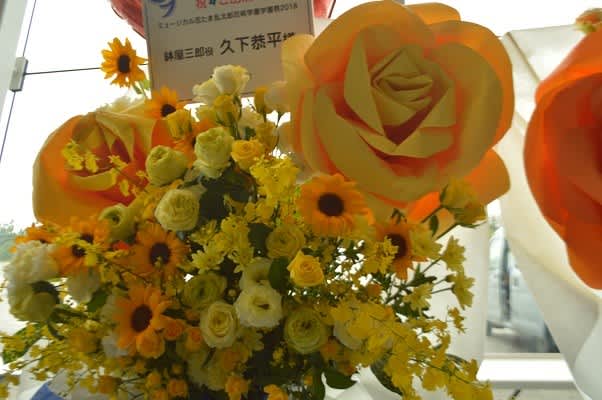 舞浜アンフィシアター ジャイアントペーパー 5基連結