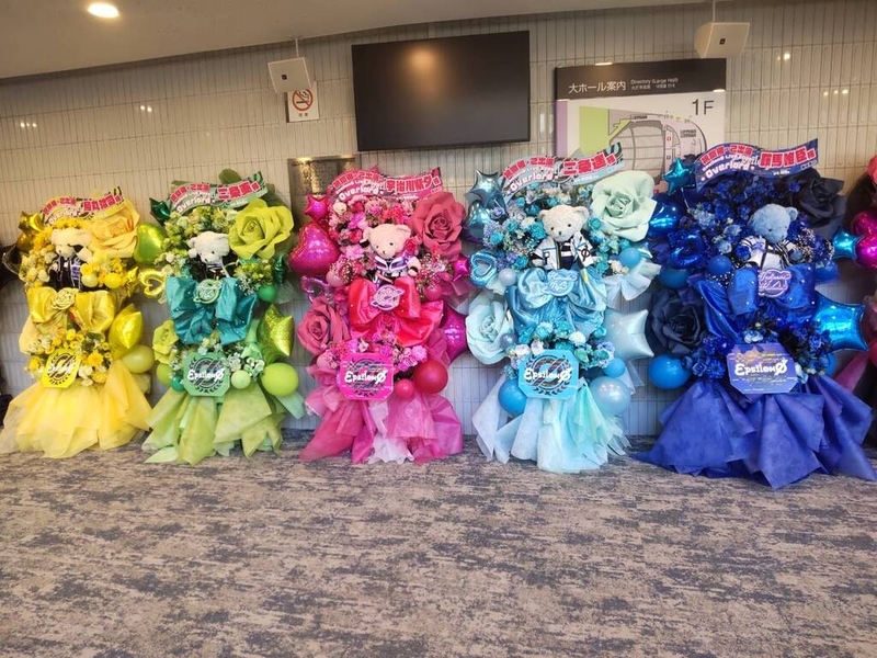 大宮ソニックシティにお届けの５基連結スタンドと椅子付きフラスタ