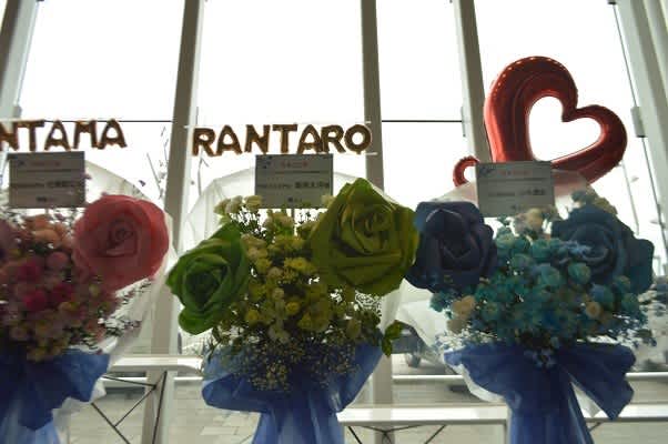 舞浜アンフィシアター ジャイアントペーパー 5基連結