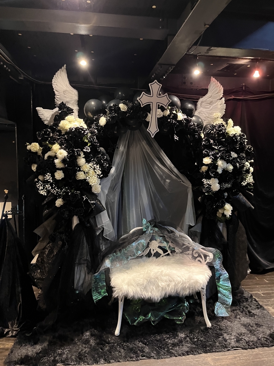 新宿MARZにお届けの黒メイン＋羽＋十字架