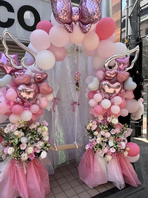 黒猫メイド魔法カフェ（中野の黒猫カフェ）ブーランコ付きフラスタ