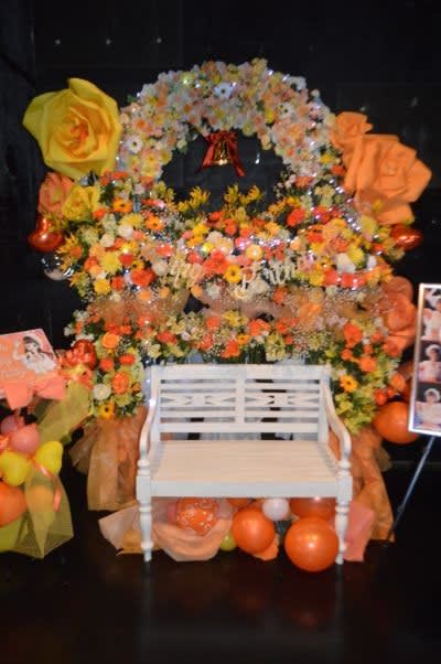 SHINJUKU　WALLY　アーチ、ベンチつきフラスタ