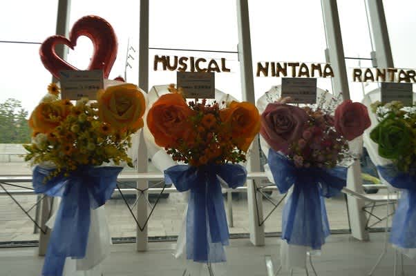 舞浜アンフィシアター ジャイアントペーパー 5基連結