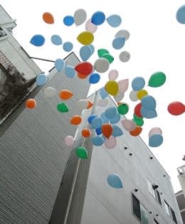 空に飛んでいった風船はどうなるの?