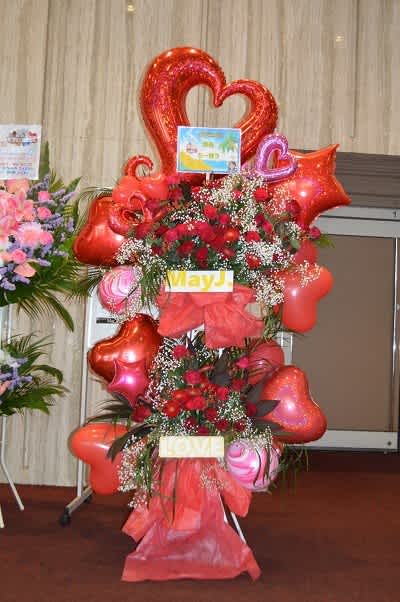 昭和女子大学 人見記念講堂　赤メイン2段フラワースタンド