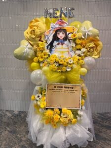 大宮ソニックシティ　黄色メインの2段フラワースタンド