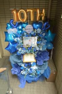 新宿HEAD POWER 青メイン 2段フラワースタンド