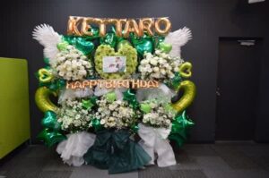 下北沢ReG　緑メインの羽付き3基連結フラワースタンド