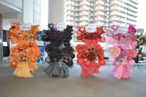 恵比寿ガーデンホール　4基連結　ジャイアントペーパーフラワー付きバルーンスタンド