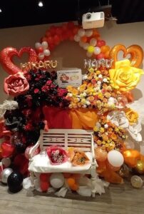 SHIBUYA DESEO 赤×黒・黄色×オレンジのハーフバルーンアーチ