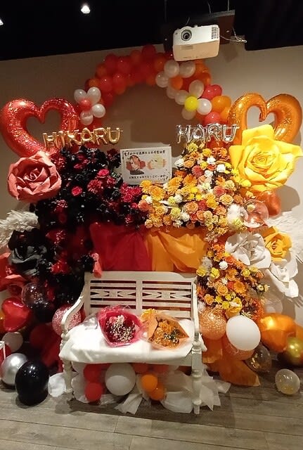 SHIBUYA DESEO 赤×黒・黄色×オレンジのハーフバルーンアーチ