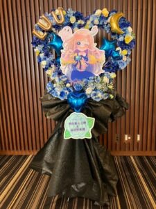 J:COMホール八王子 青メイン ハート型スタンド花