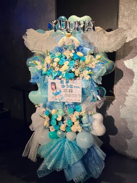 WOMB　白×水色メインの羽付きフラワースタンド