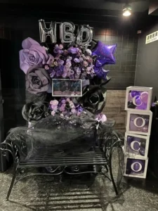 新宿Motion　紫・黒メイン　ベンチ付きフラワースタンド