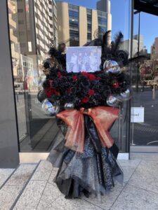 池袋harevutai　黒メイン＋赤　フラワースタンド