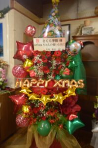 舞浜アンフィシアター 赤メインのクリスマスイメージフラワースタンド