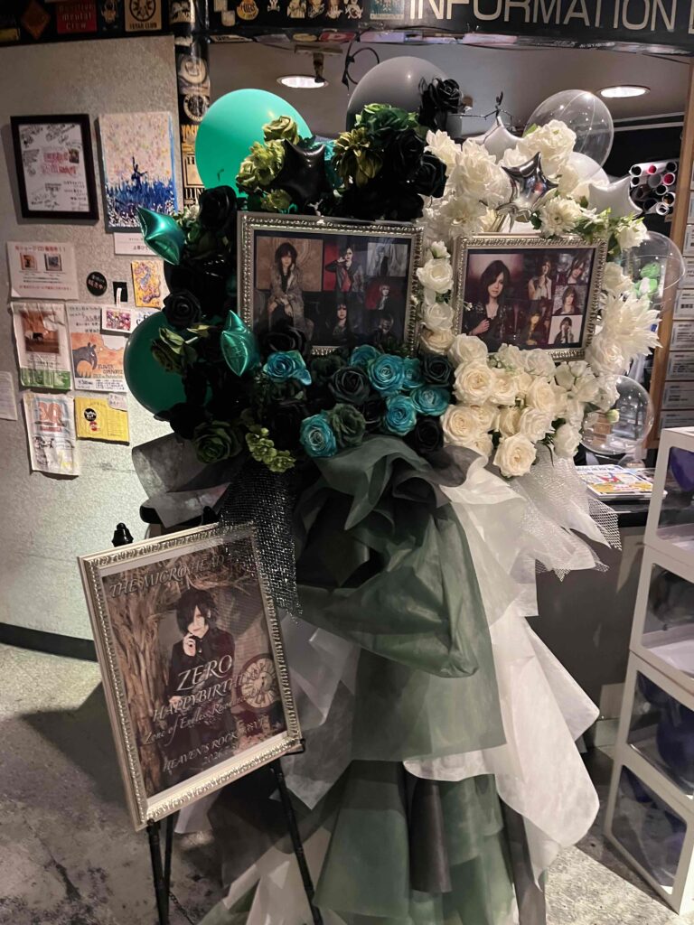 HEAVEN’S ROCK Kumagaya VJ-1 HEAVEN’S ROCK Kumagaya VJ-1 白×緑の色分け・額縁パネル付きフラワースタンド(フラスタ) 4枚目