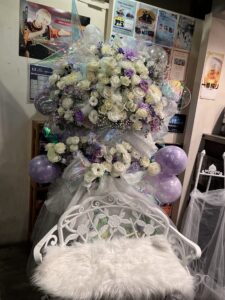 下北沢MOSAiC 白メイン ベンチ付きフラワースタンド