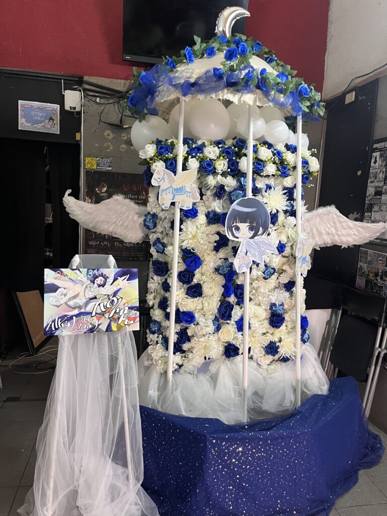 SHIBUYA REXにお届けした青×白のメリーゴーランド風フラスタ