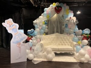 Shibuya Milkyway 白+水色のバルーンアーチ