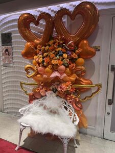 新宿IDOL STAGE　オレンジメイン　ベンチ付きフラスタ