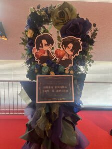 浅草公会堂 緑と青のジャイアントフラワーリースフラワースタンド