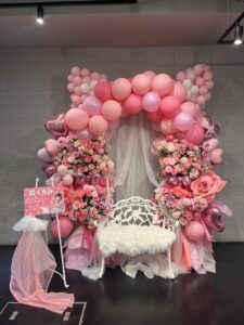SHIBUYA VIDENT　ピンクメインの猫耳風バルーンアーチ