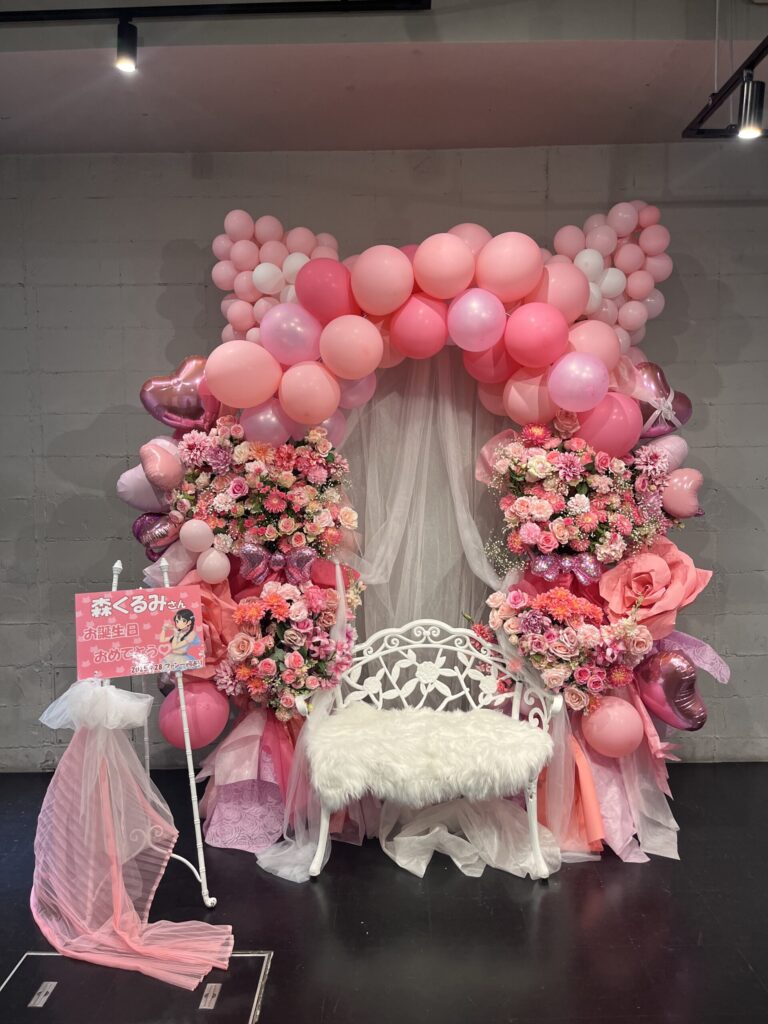 SHIBUYA VIDENT　ピンクメインの猫耳風バルーンアーチ