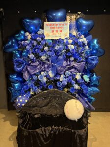HEAVEN’S ROCK さいたま新都心 VJ-3　青メイン　2基連結ベンチ付きフラワースタンド